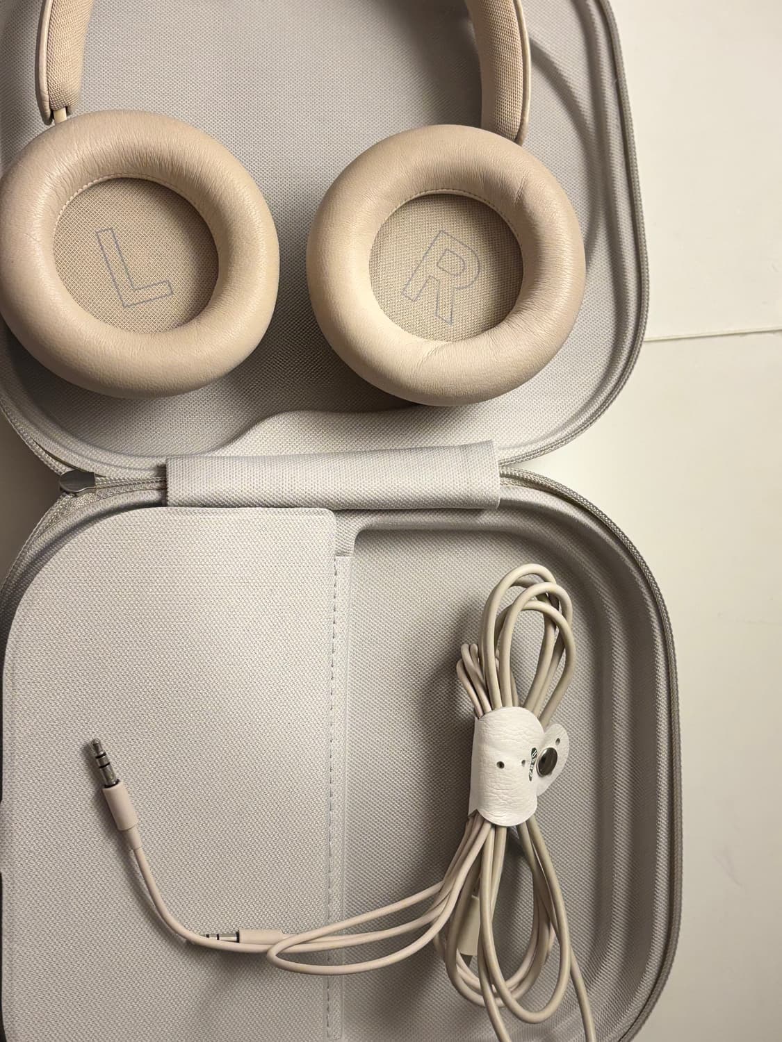 뱅앤올룹슨 베오플레이 HX (Beoplay HX) Gold 상품이미지6