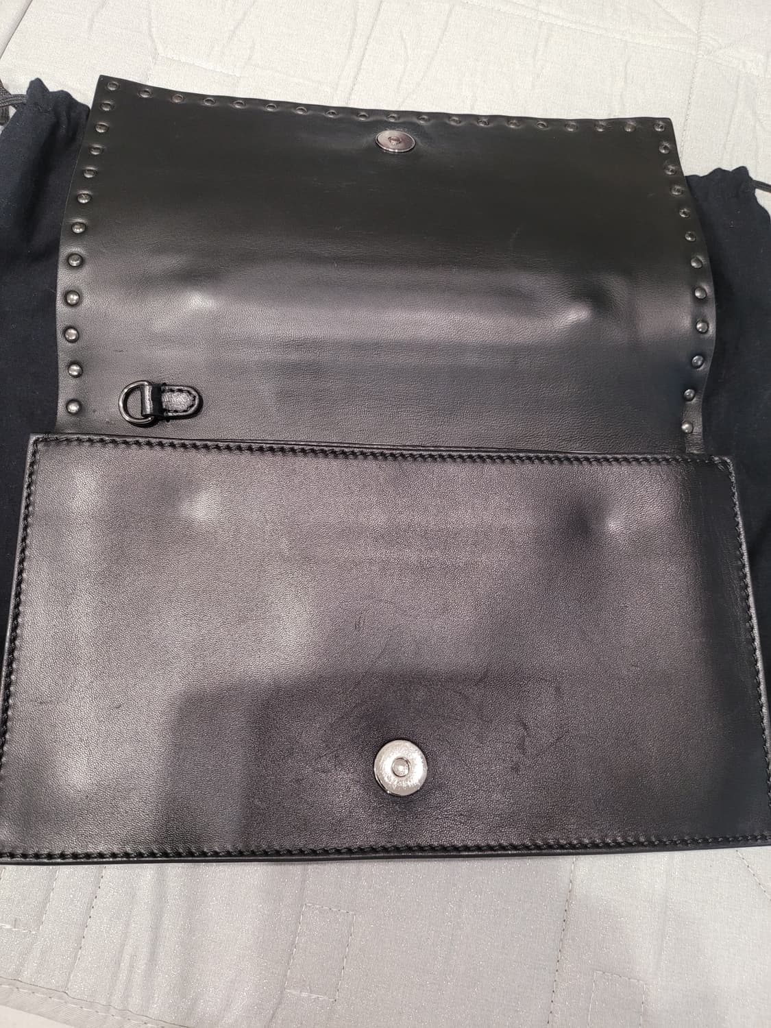 시크함의 대명사, 발렌티노 락스터드 엔벨로프 클러치(L) 내놓아요 상품이미지5