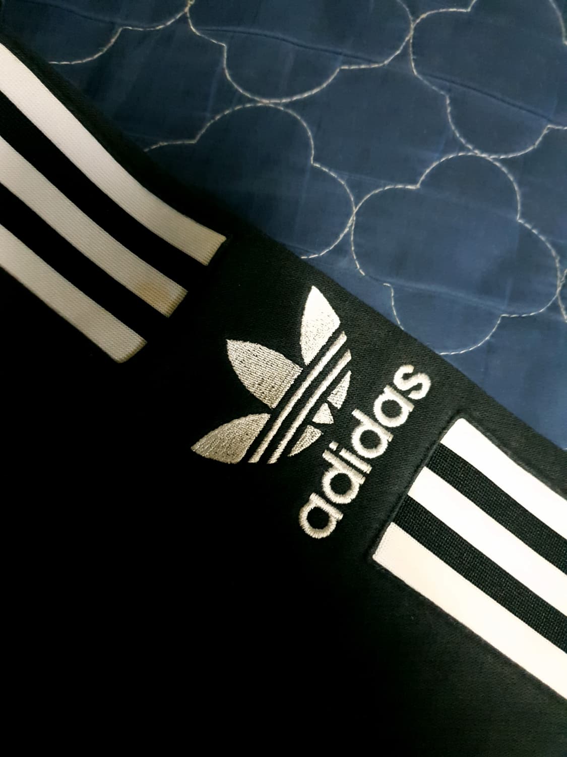 아디다스 락업 테크 트레포일 기모 맨투맨 블랙 (XS) 상품이미지3