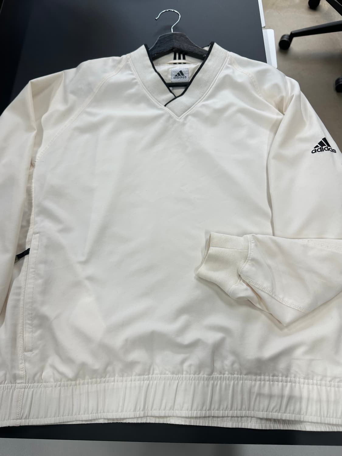 아디다스 자수로고 크림 웜업 상품이미지5