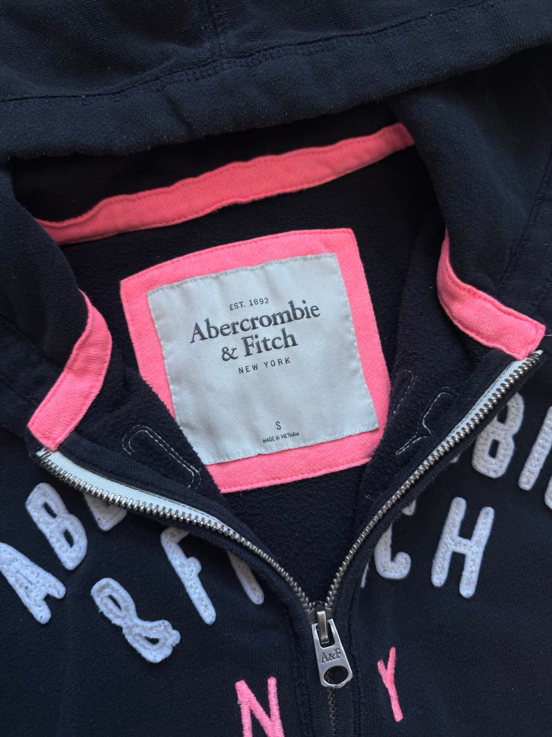 아베크롬비 중앙 자수 로고 블랙 후드집업 상품이미지8