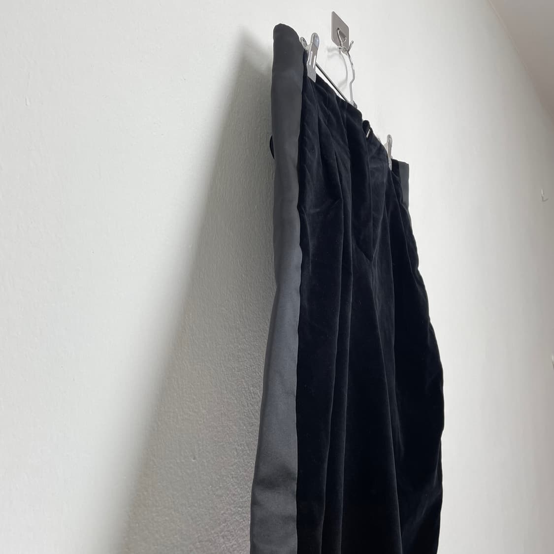 엠포리오 아르마니 블랙 벨벳 사이드라인 9부 와이드 슬랙스 40 상품이미지6