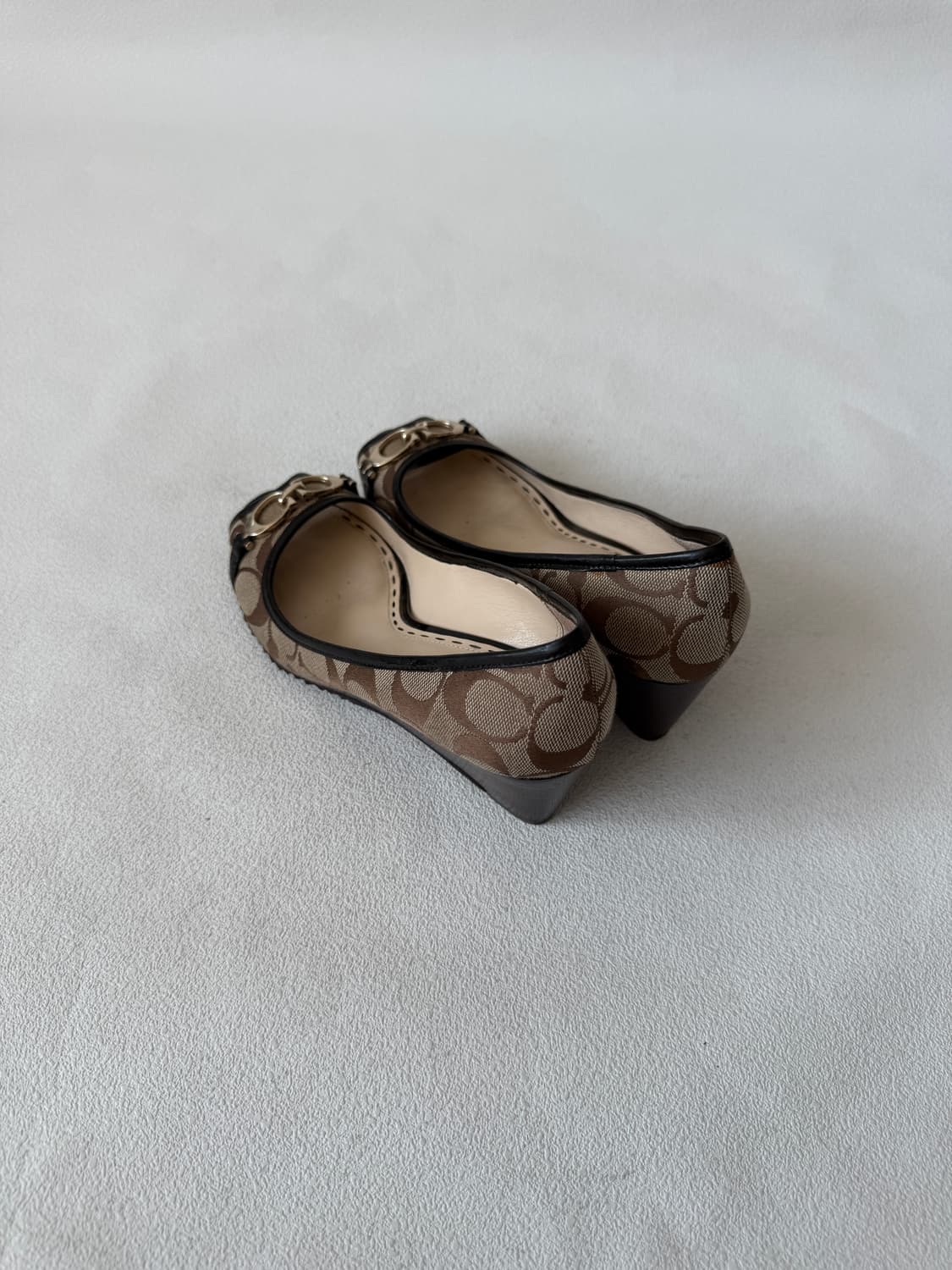 [6B]코치(COACH) 모노그램 웨지힐 상품이미지5