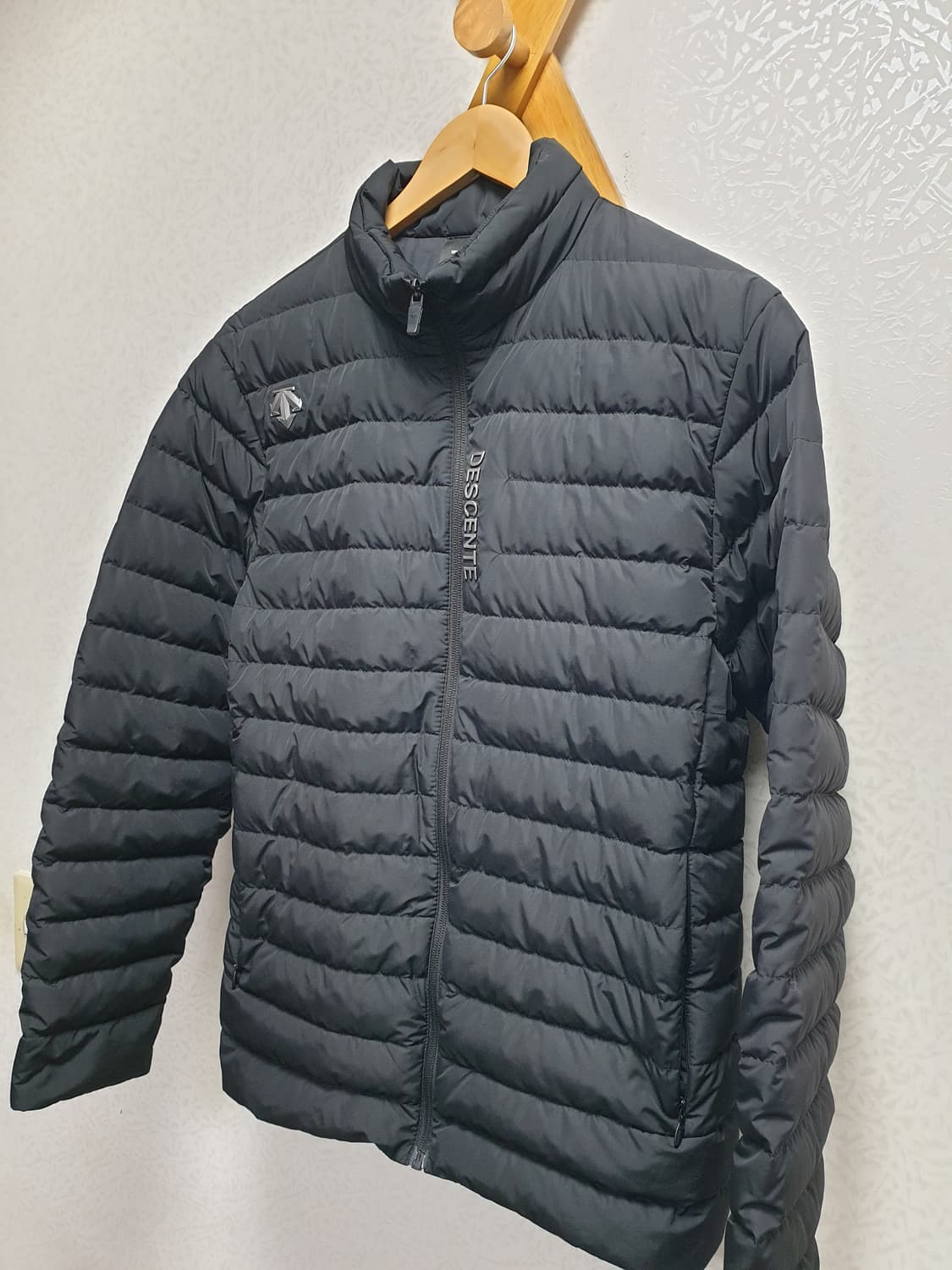 [남100] 데상트 스키 구스 경량패딩 블랙 상품이미지2
