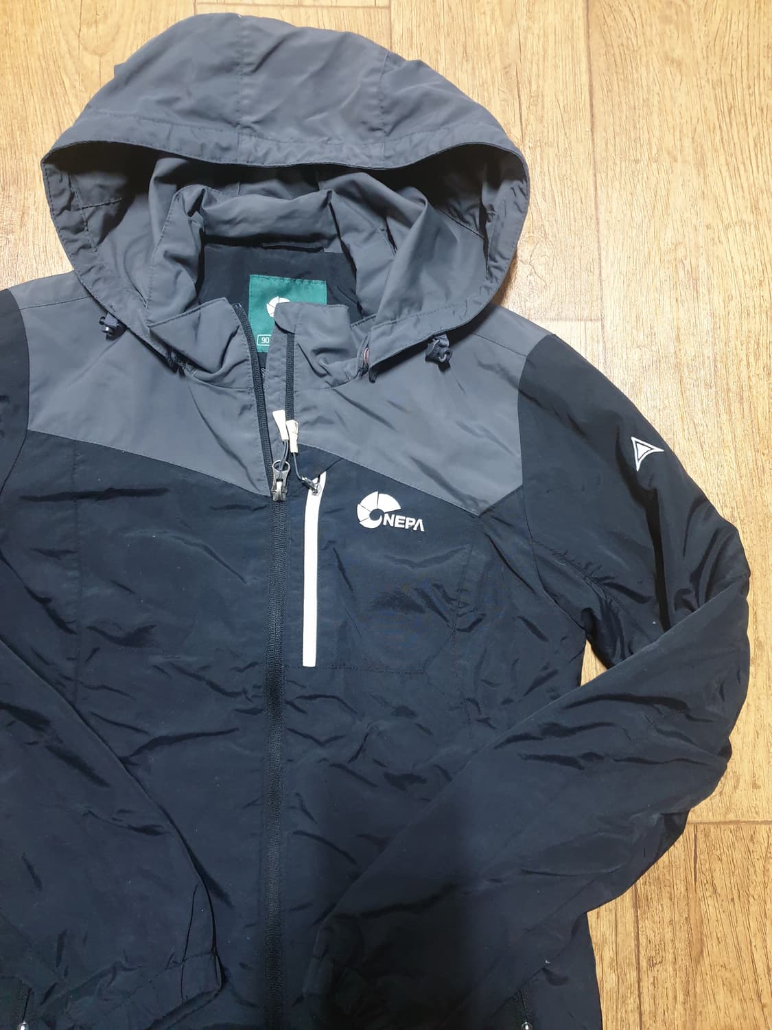네파 아웃도어 바람막이 90 사이즈입니다 상품이미지3