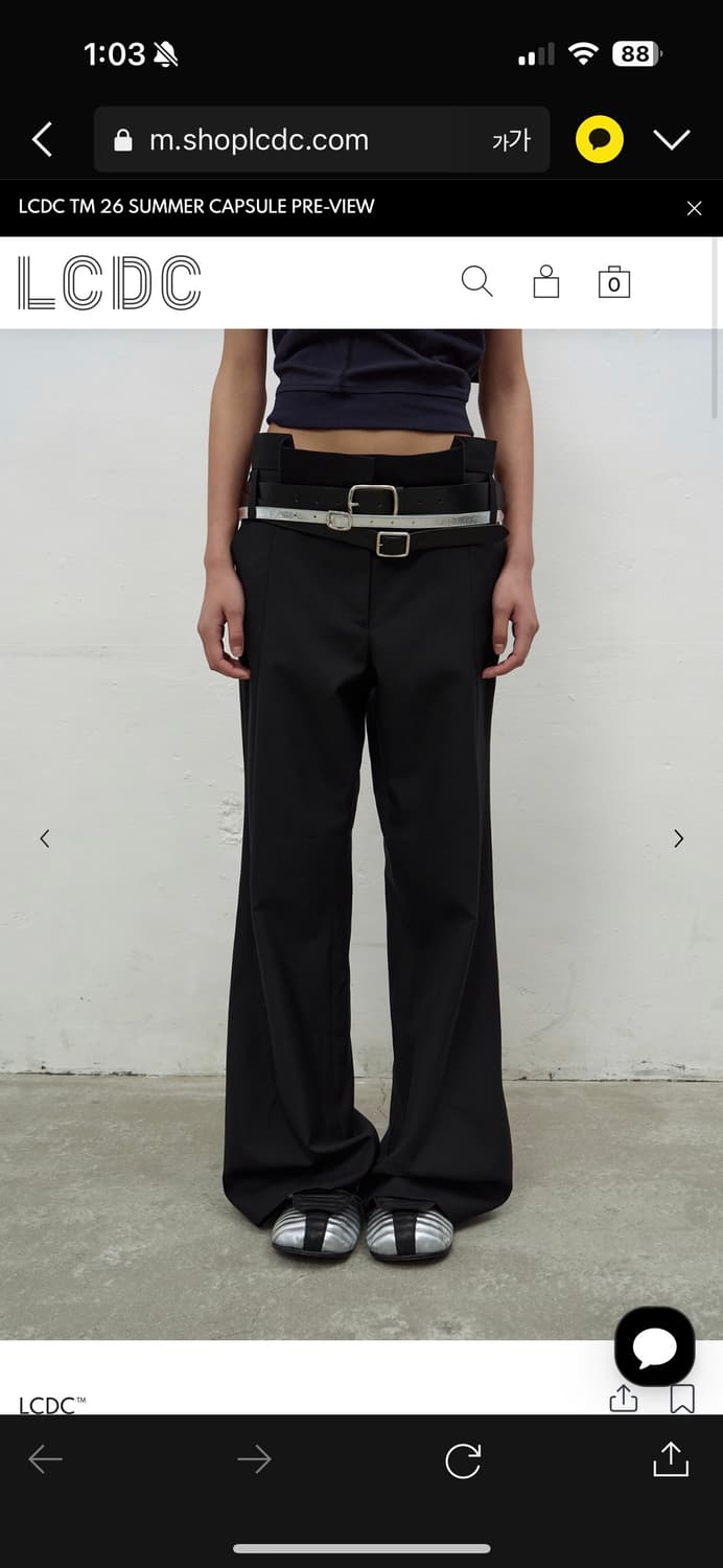 PLEATS DETAIL FLARED TROUSERS (BLACK) 상품이미지3