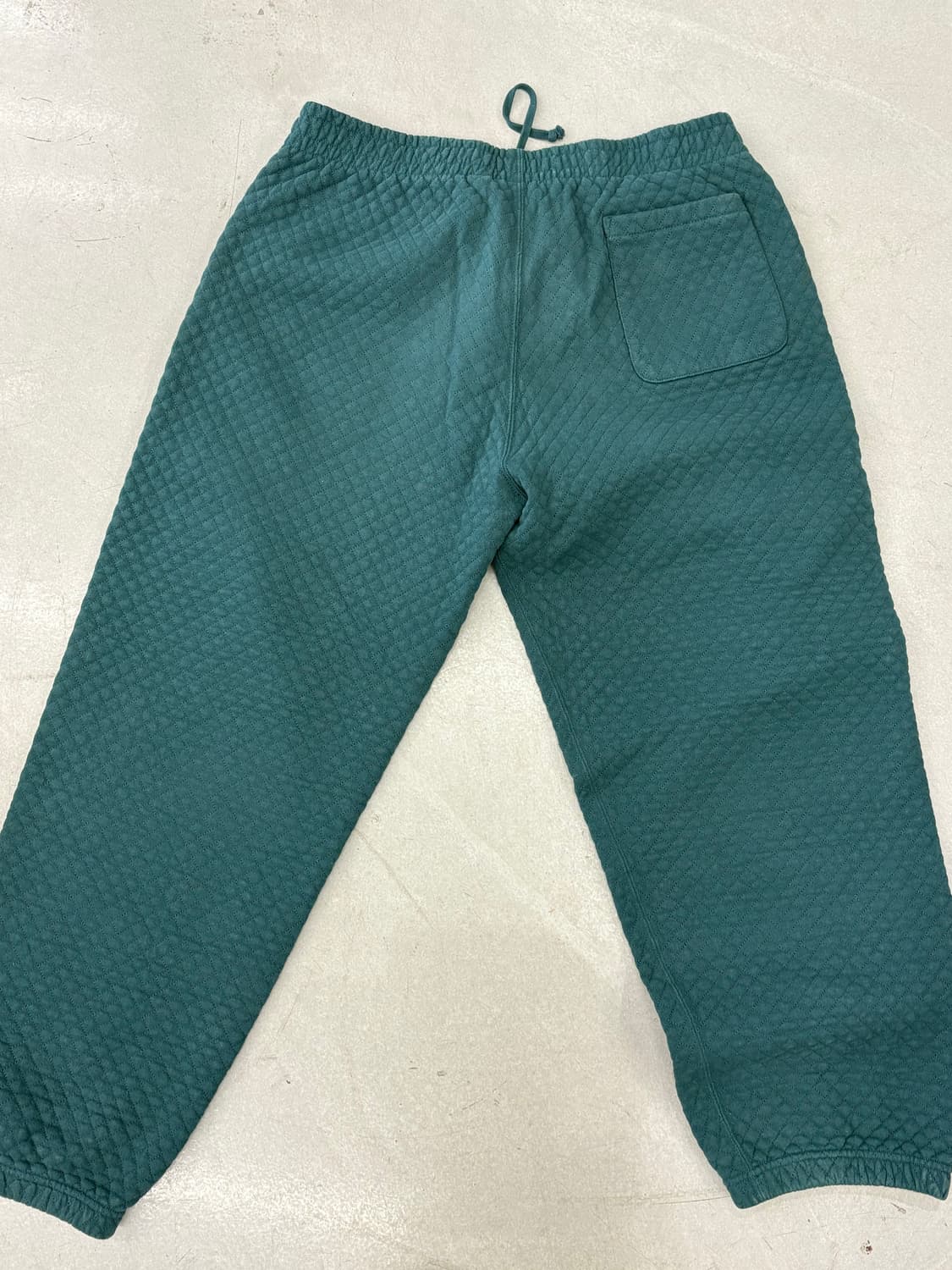 슈프림 23ss 마이크로 퀼팅 스웨트팬츠 xl 상품이미지3