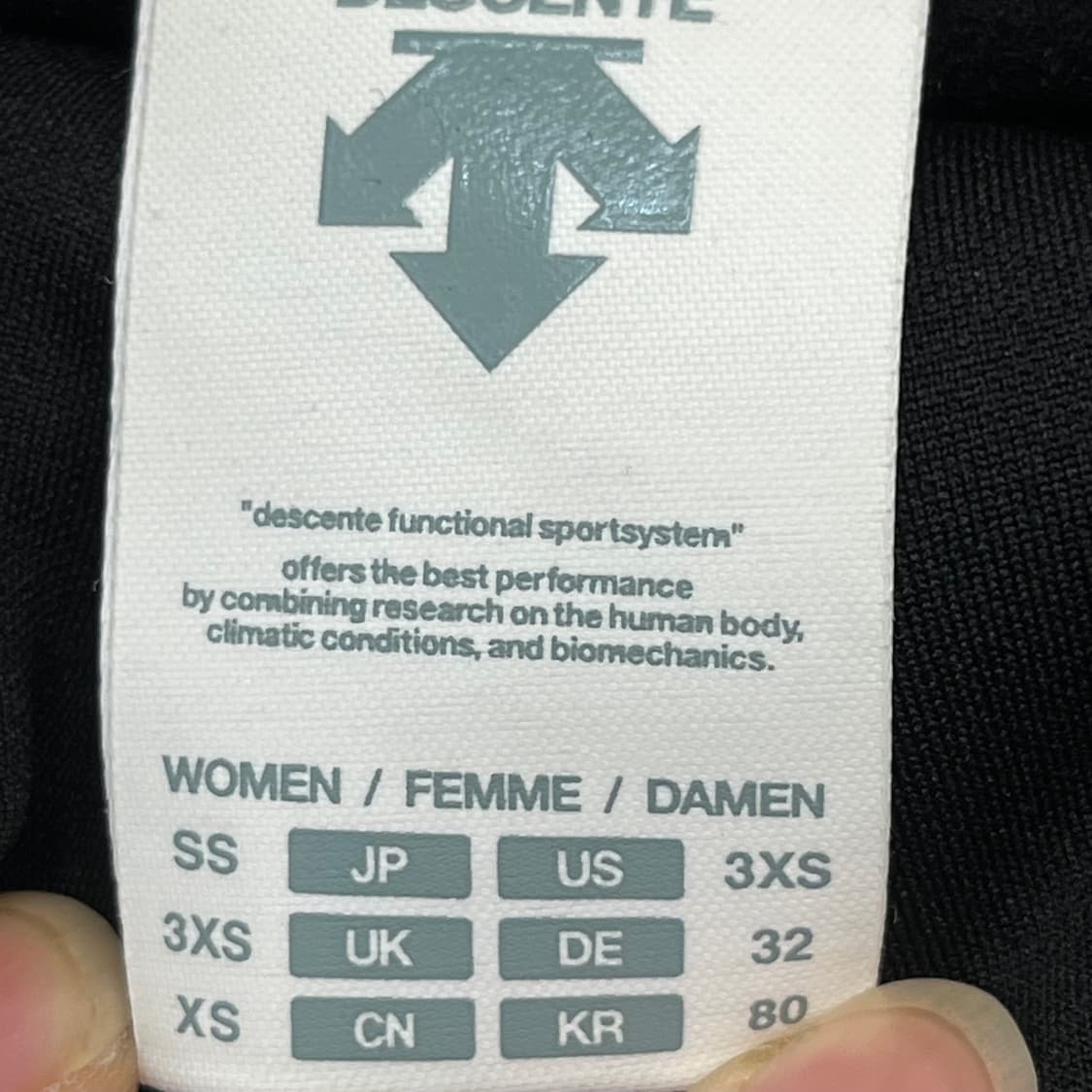 데상트 여성 후드집업 xs (80) 상품이미지3