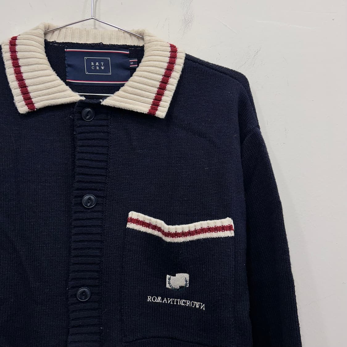 로맨틱크라운 베이리프 자수 배색 니트 가디건 상품이미지1