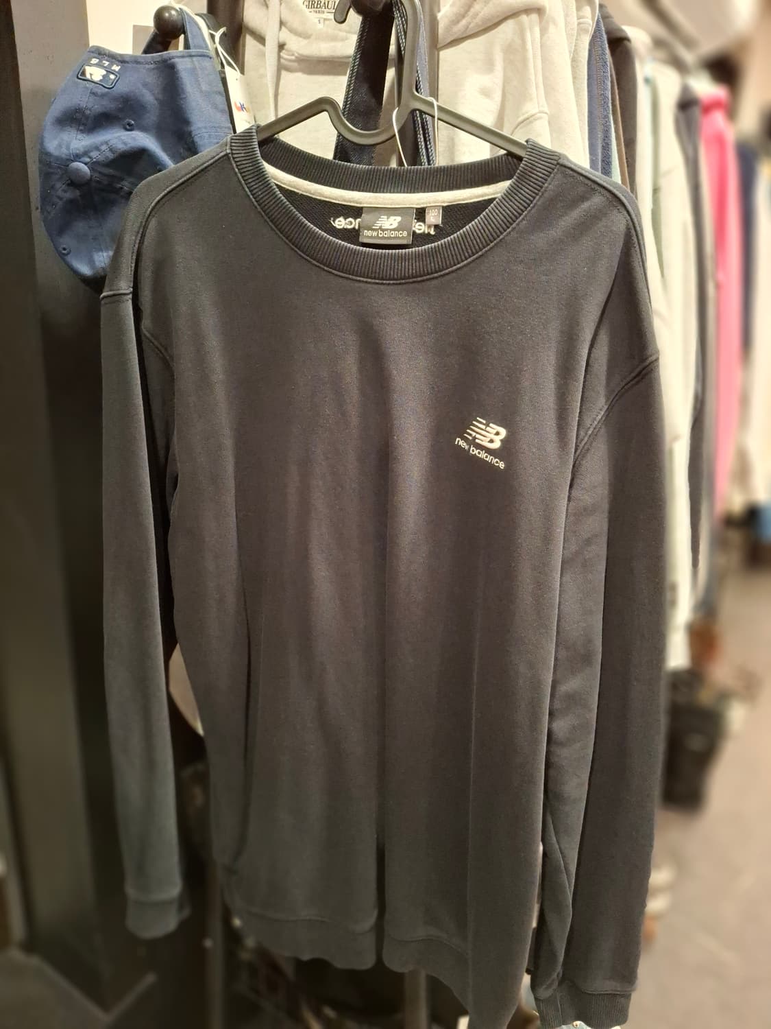 (마지막특가) 뉴발란스 맨투맨 블랙 L 상품이미지1