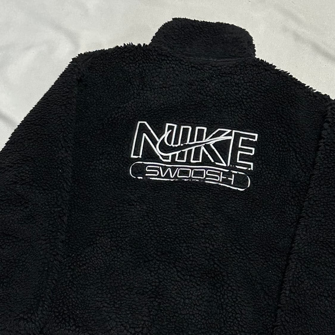 L 나이키 스우시 블랙 플리스 상품이미지1