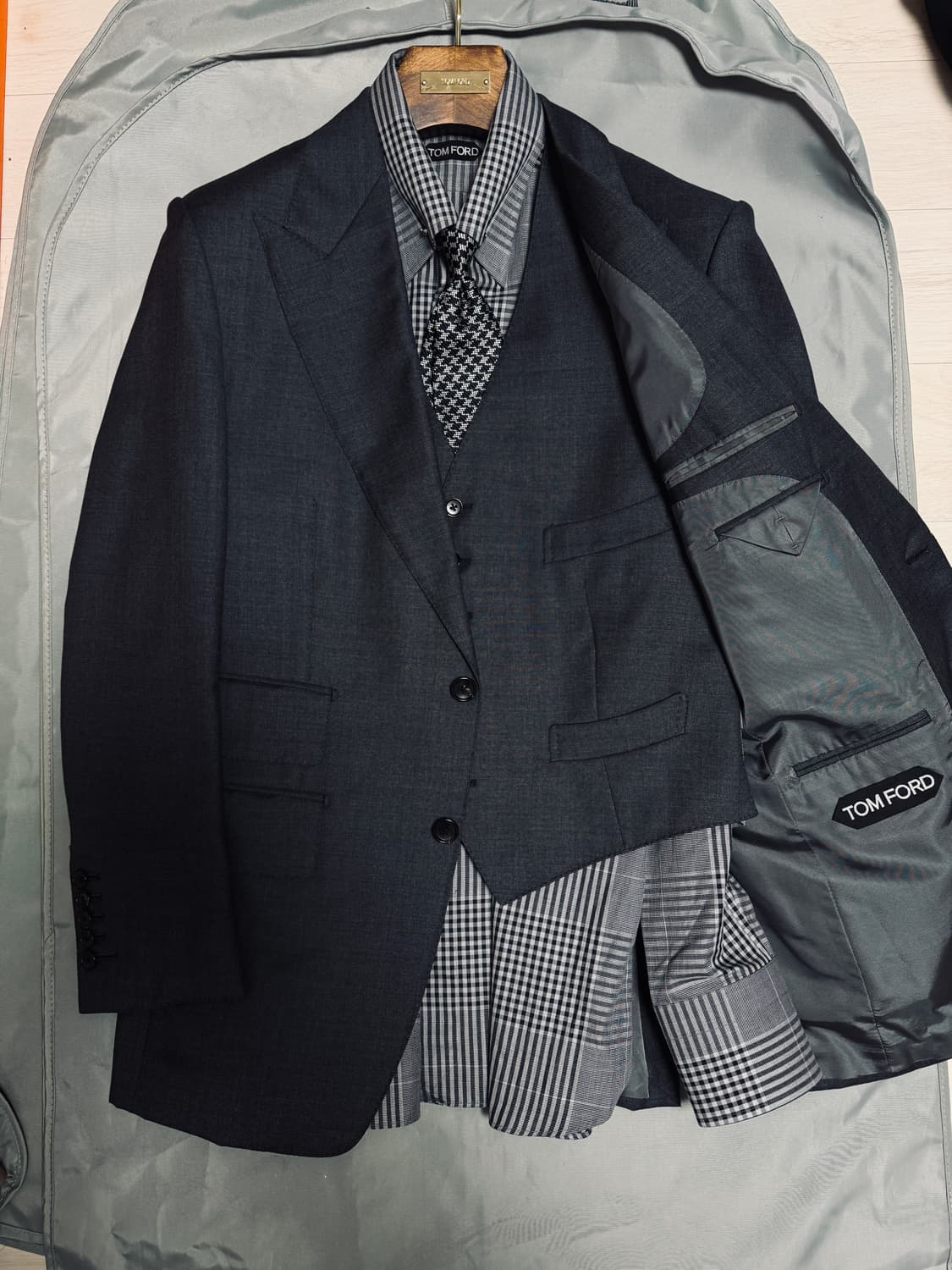 (명작,강추👍)톰포드 윈저 3피스 수트 챠콜 다크 그레이 정장 상품이미지1