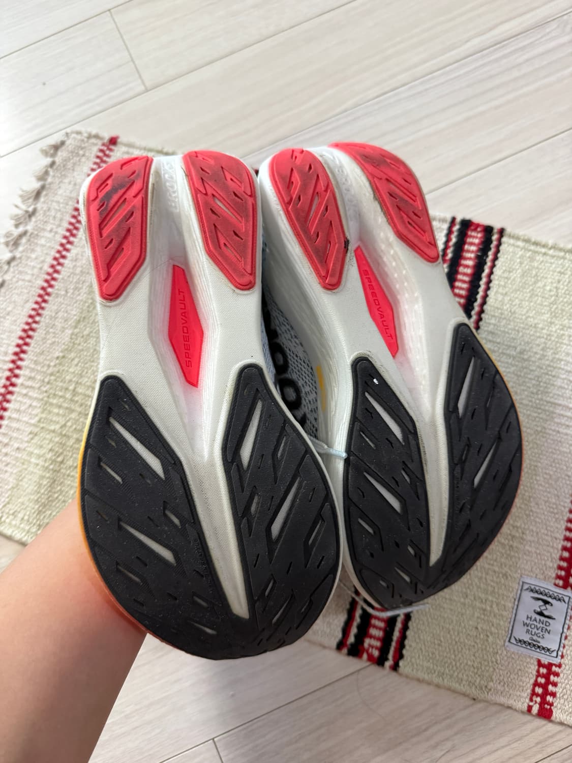 브룩스 여성 런닝화 하이페리온 맥스 2 brooks us 8 250 상품이미지2