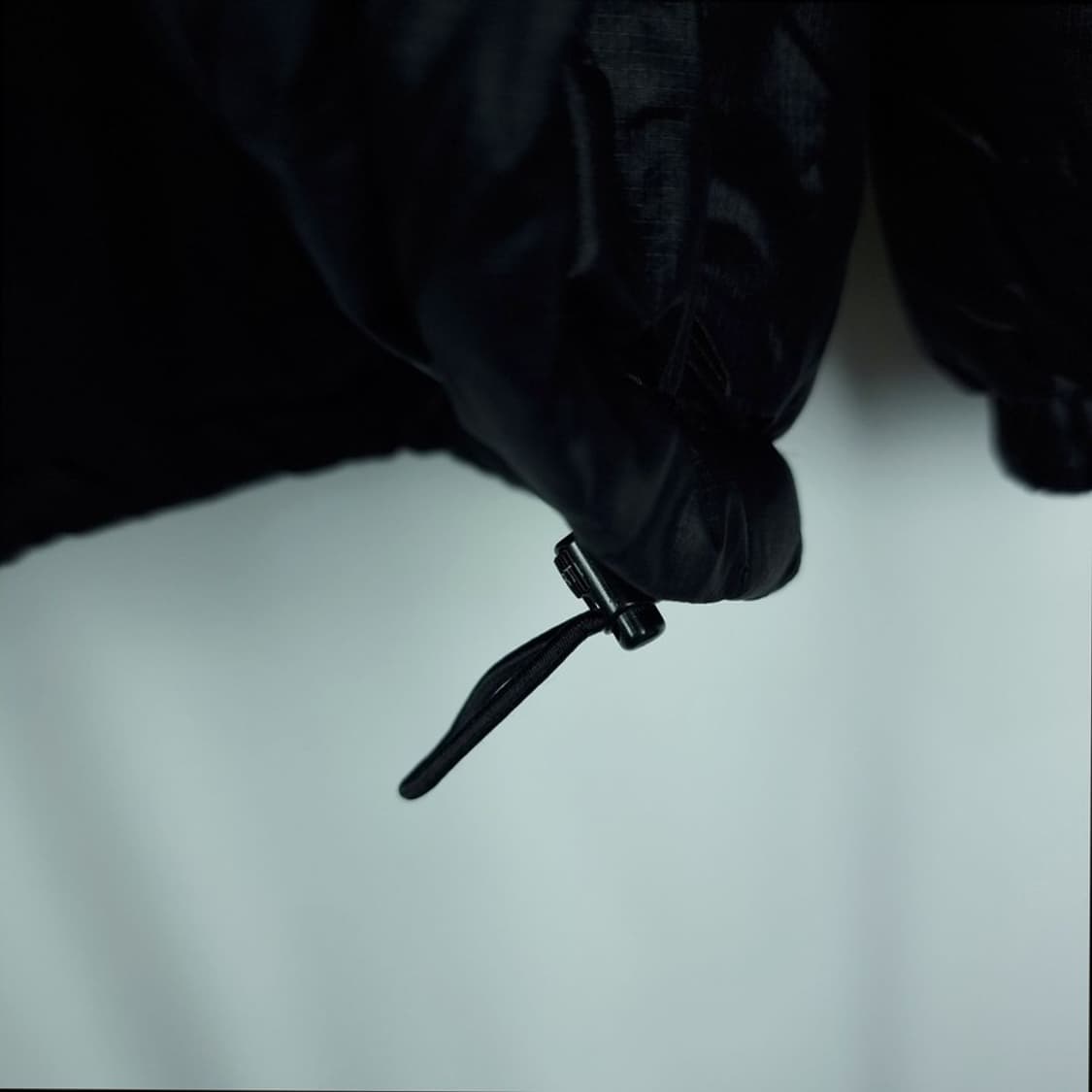 [노스페이스] 700 눕시 구스다운 푸퍼 다운 숏 패딩 블랙 M16876 상품이미지4