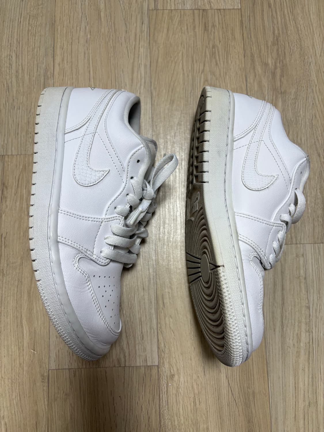 조던 1 로우 트리플화이트 w250 상품이미지5