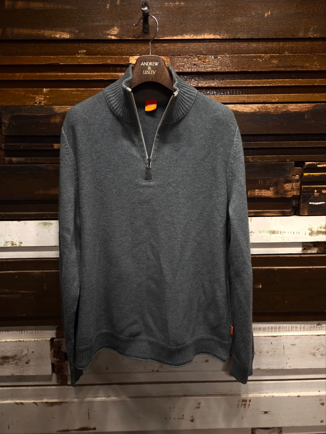 휴고보스 오렌지라벨 짚업니트 상품이미지1