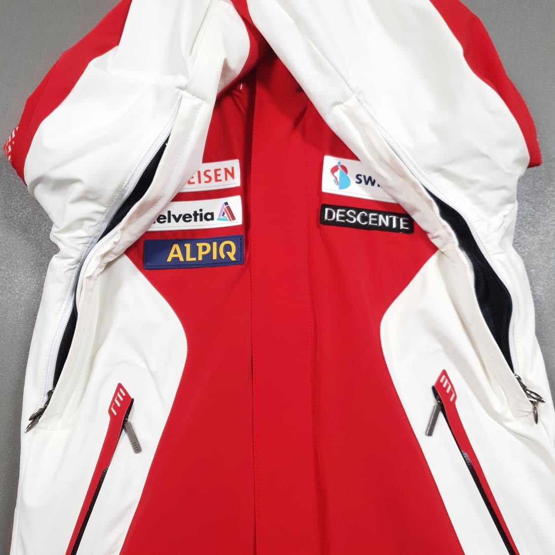 95 (M) 데상트 아우디 스위스 스키팀 대장급 희귀 패딩 점퍼 희귀 상품이미지7
