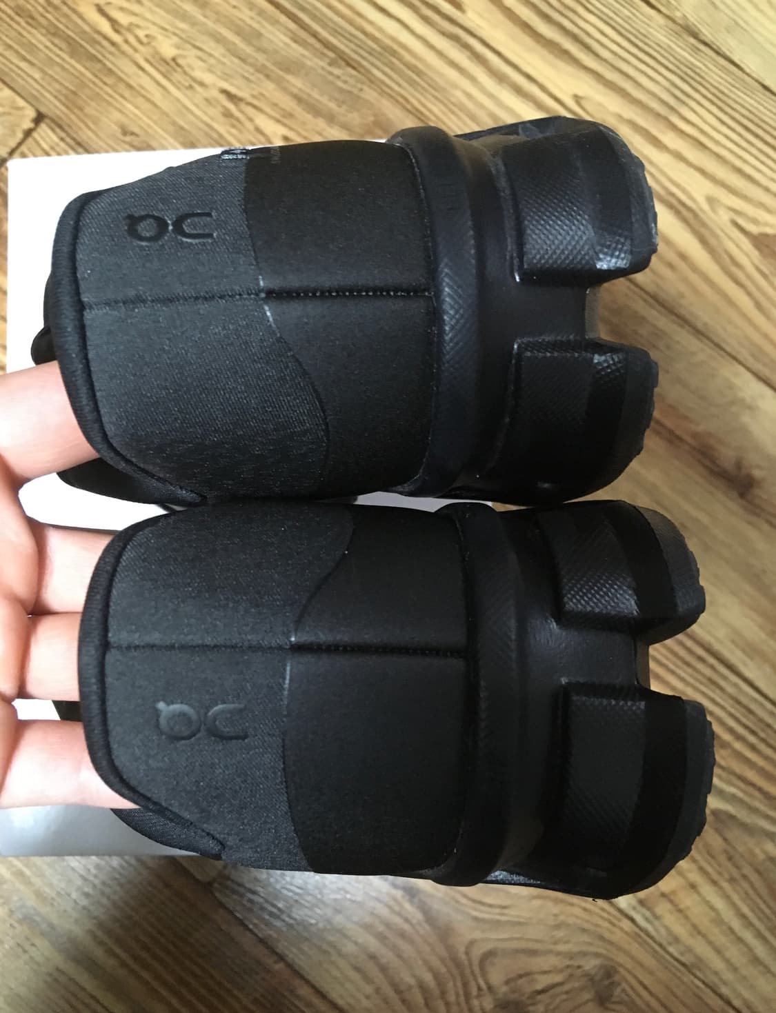 온러닝 파프 클라우드몬스터 하이퍼 블랙 판매합니다 상품이미지6