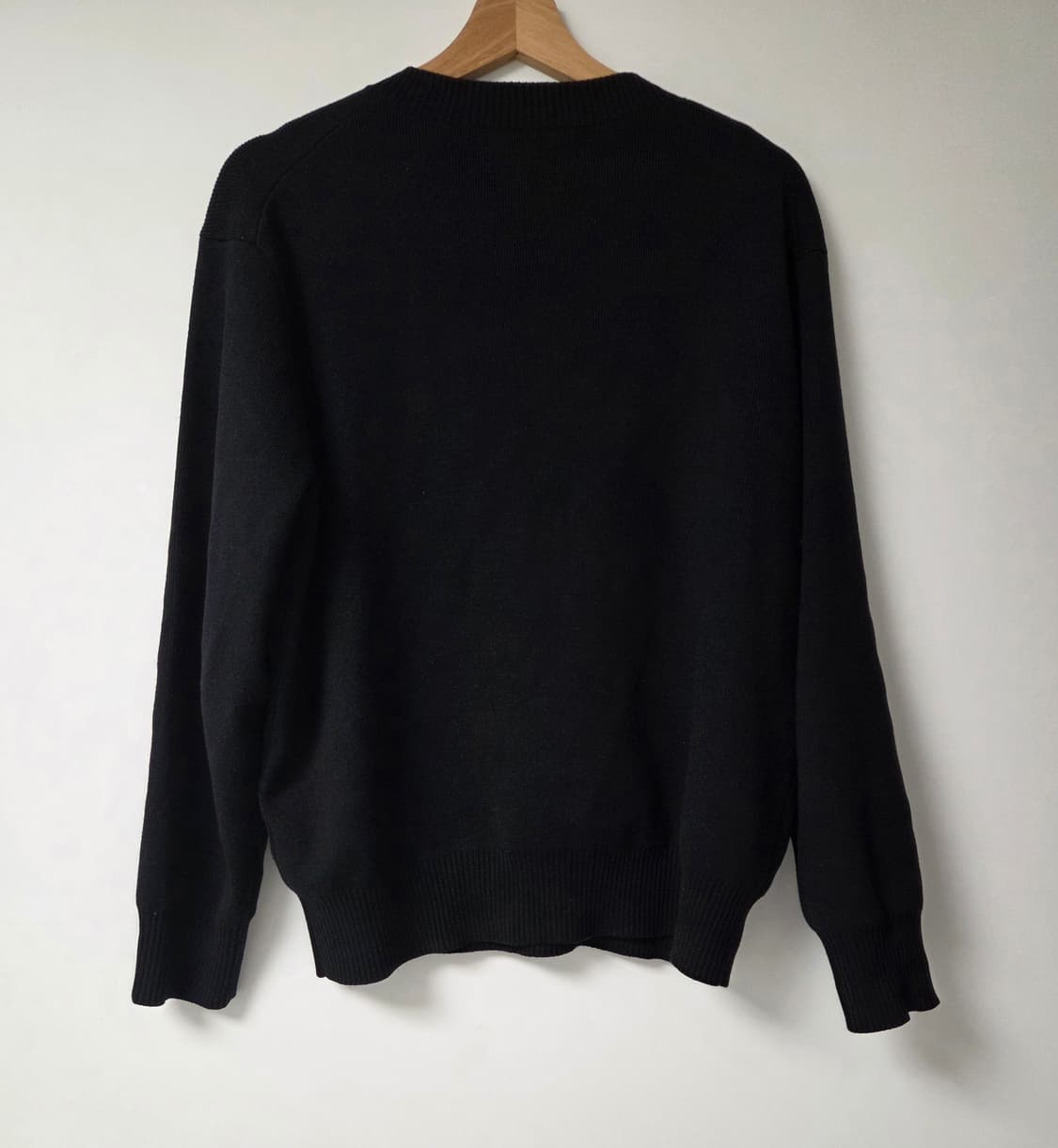 르아르 퓨어 코튼 브이넥 니트 블랙 상품이미지2