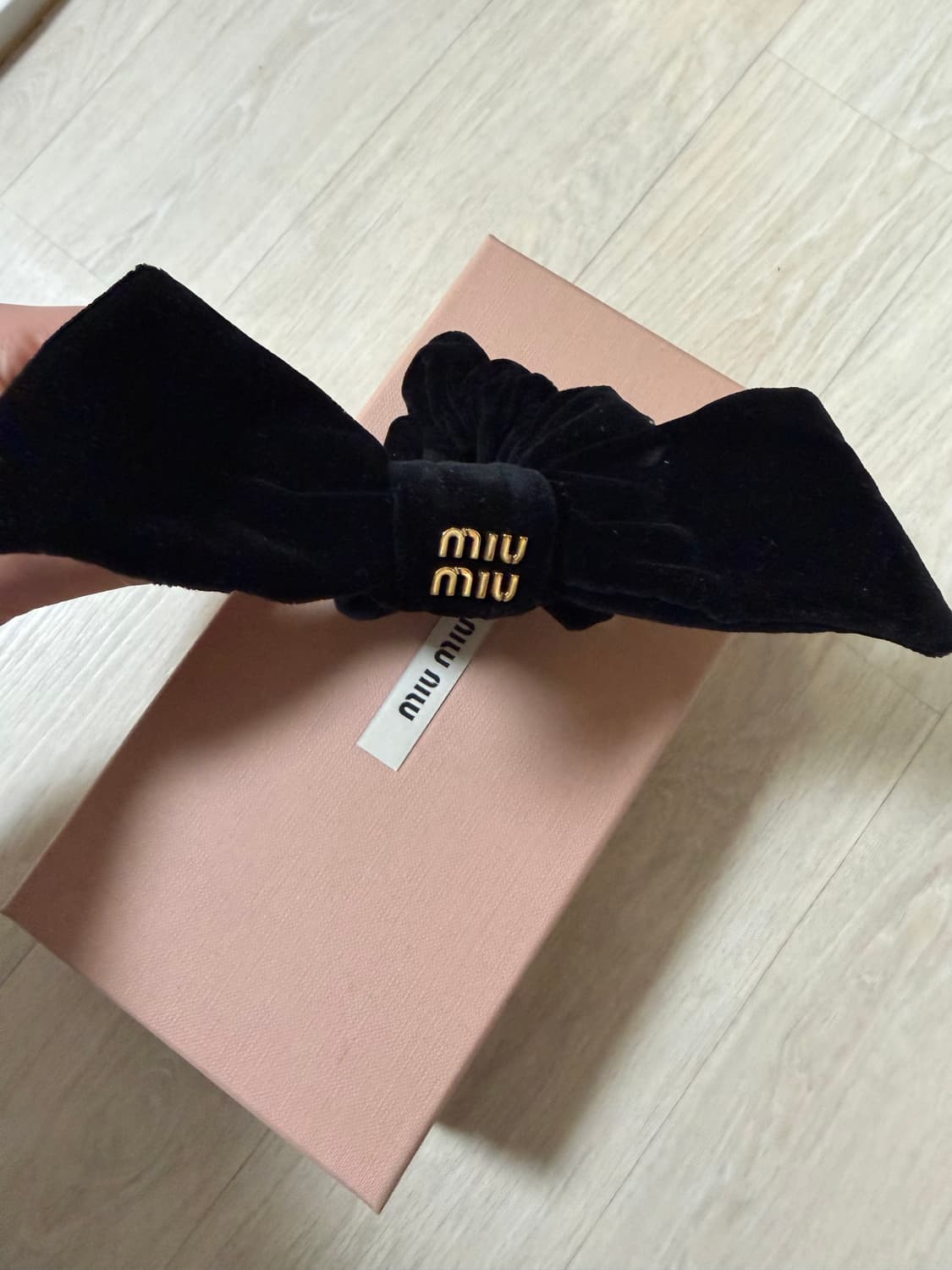 미우미우벨벳크런치 상품이미지2