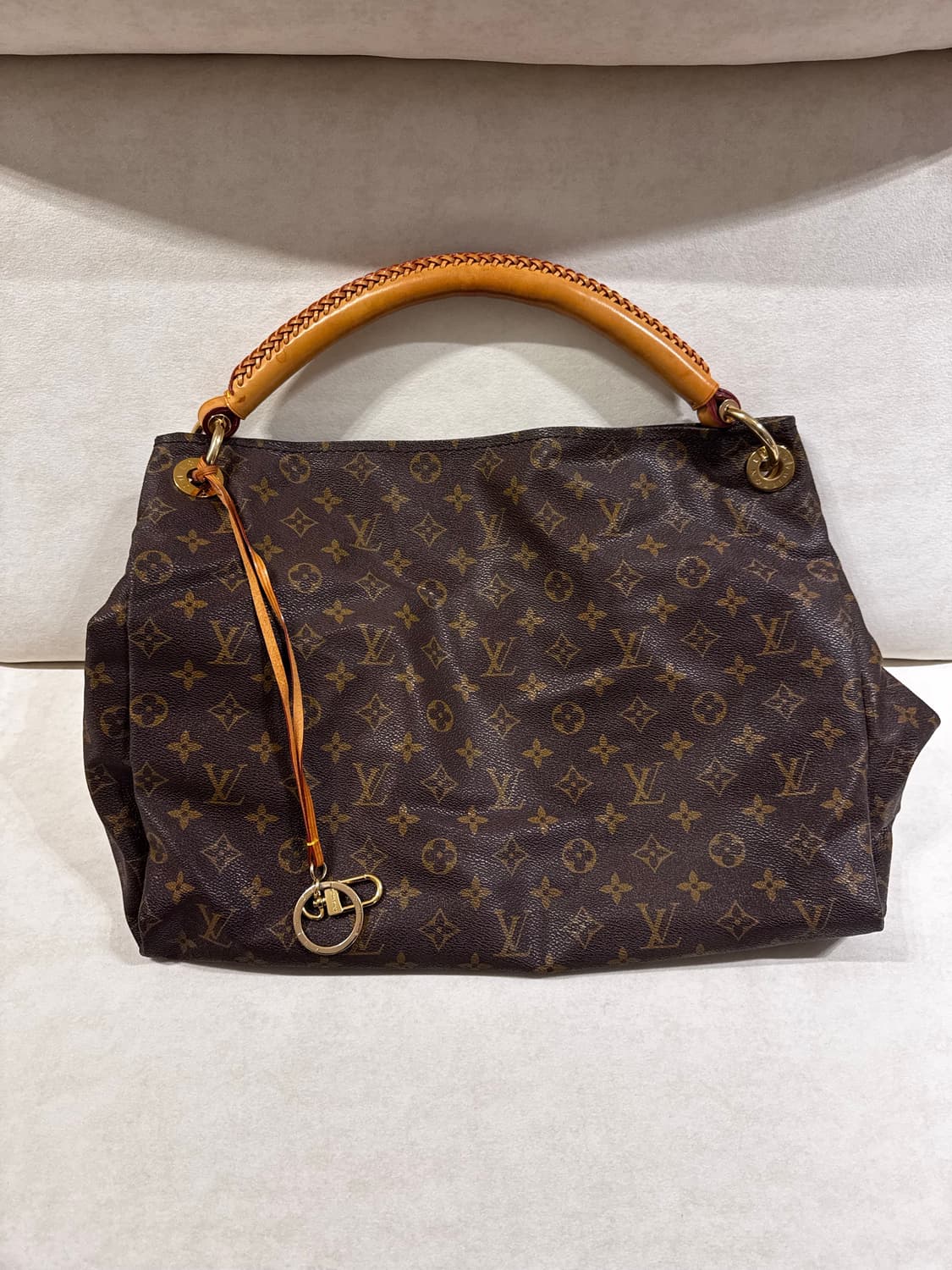 루이비통 앗치 MM 모노그램 상품이미지1