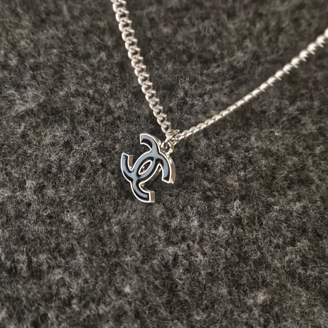 553 샤넬 블랙 CC로고 빈티지 업사이클링 남자 써지컬 목걸이 상품이미지2