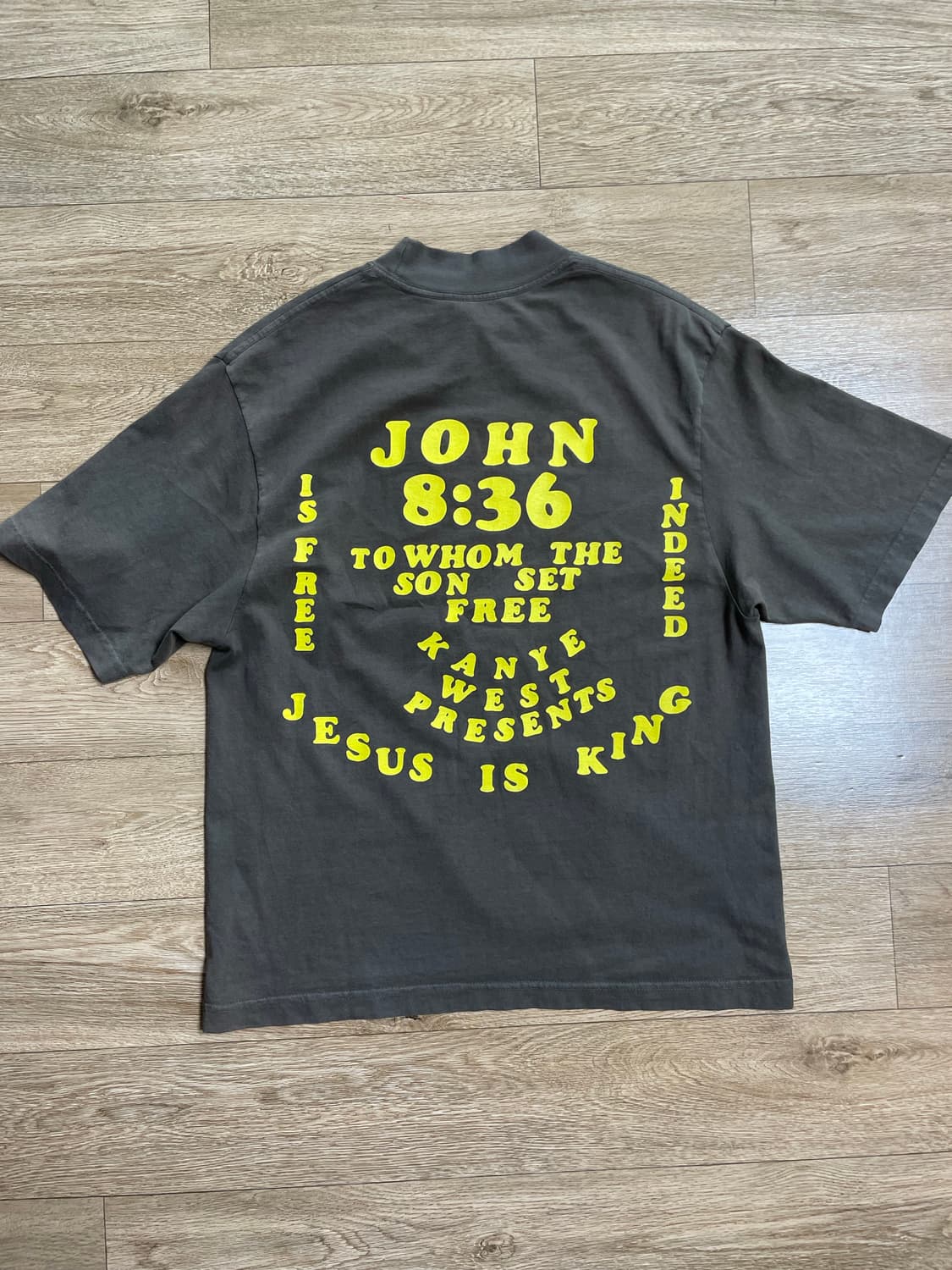 칸예 웨스트 jesus is king 반팔 L 상품이미지3