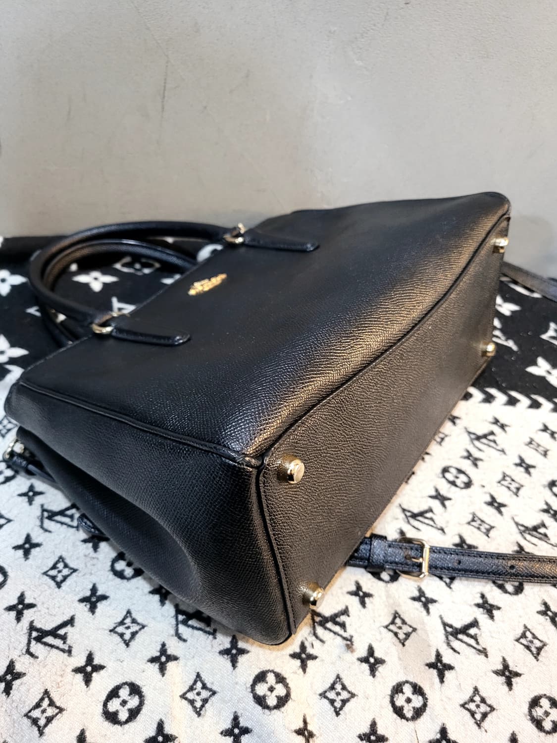 정품 코치 사피아노 가죽 사첼백  상품이미지5