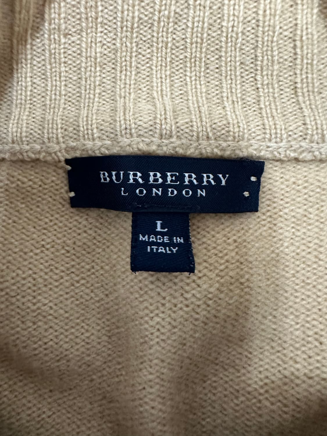 버버리 기마로고 베이지 니트집업 상품이미지5