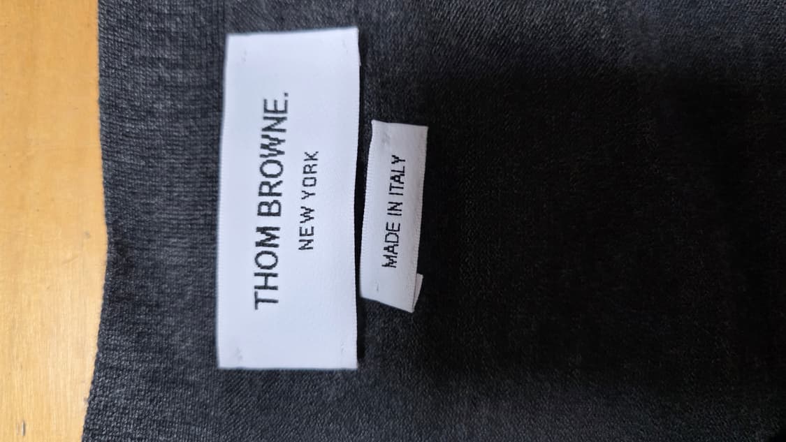 [3,새상품급]톰브라운 메리노울 가디건 다크그레이 상품이미지4
