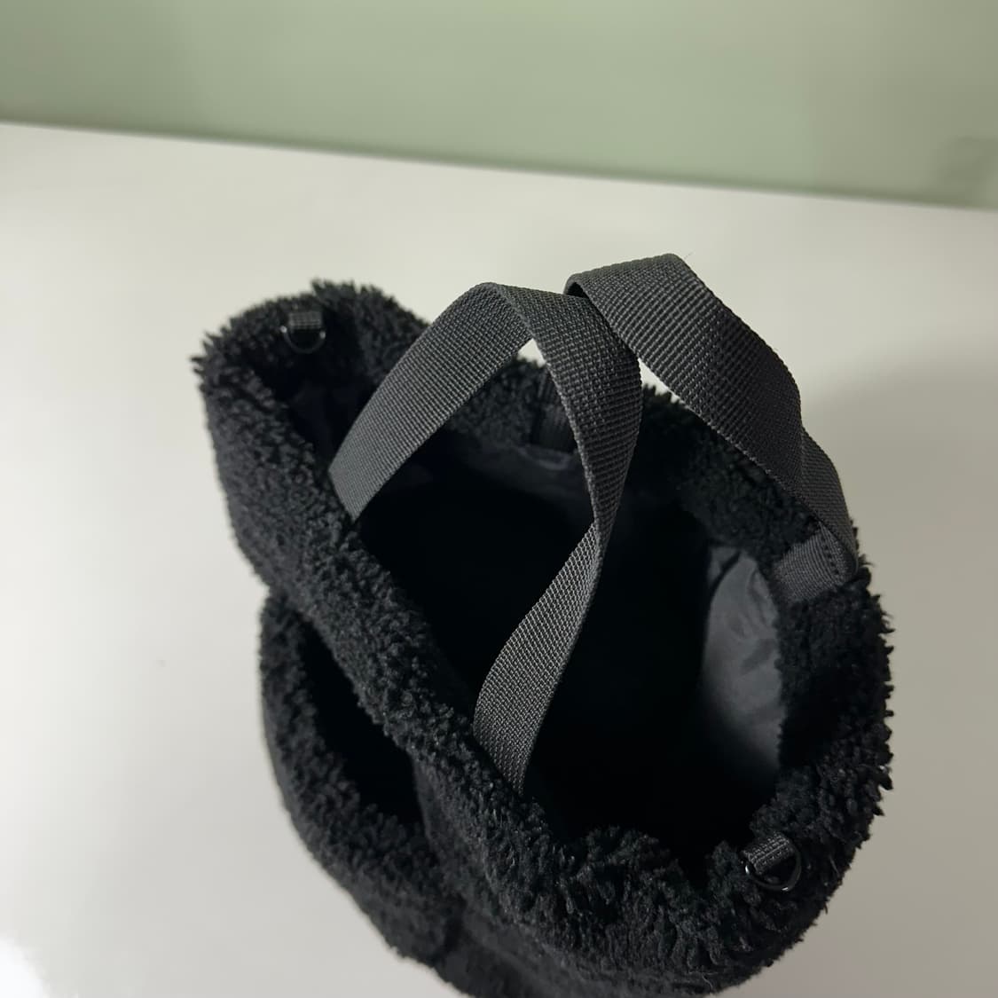 OS 뉴발란스 블랙 뽀글이 후리스 핸드백 상품이미지4