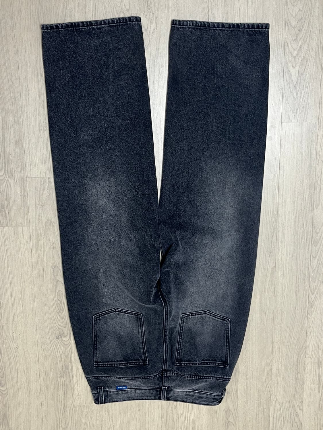 무신사에서 유명한 검은색 청바지팝니다. 상품이미지2