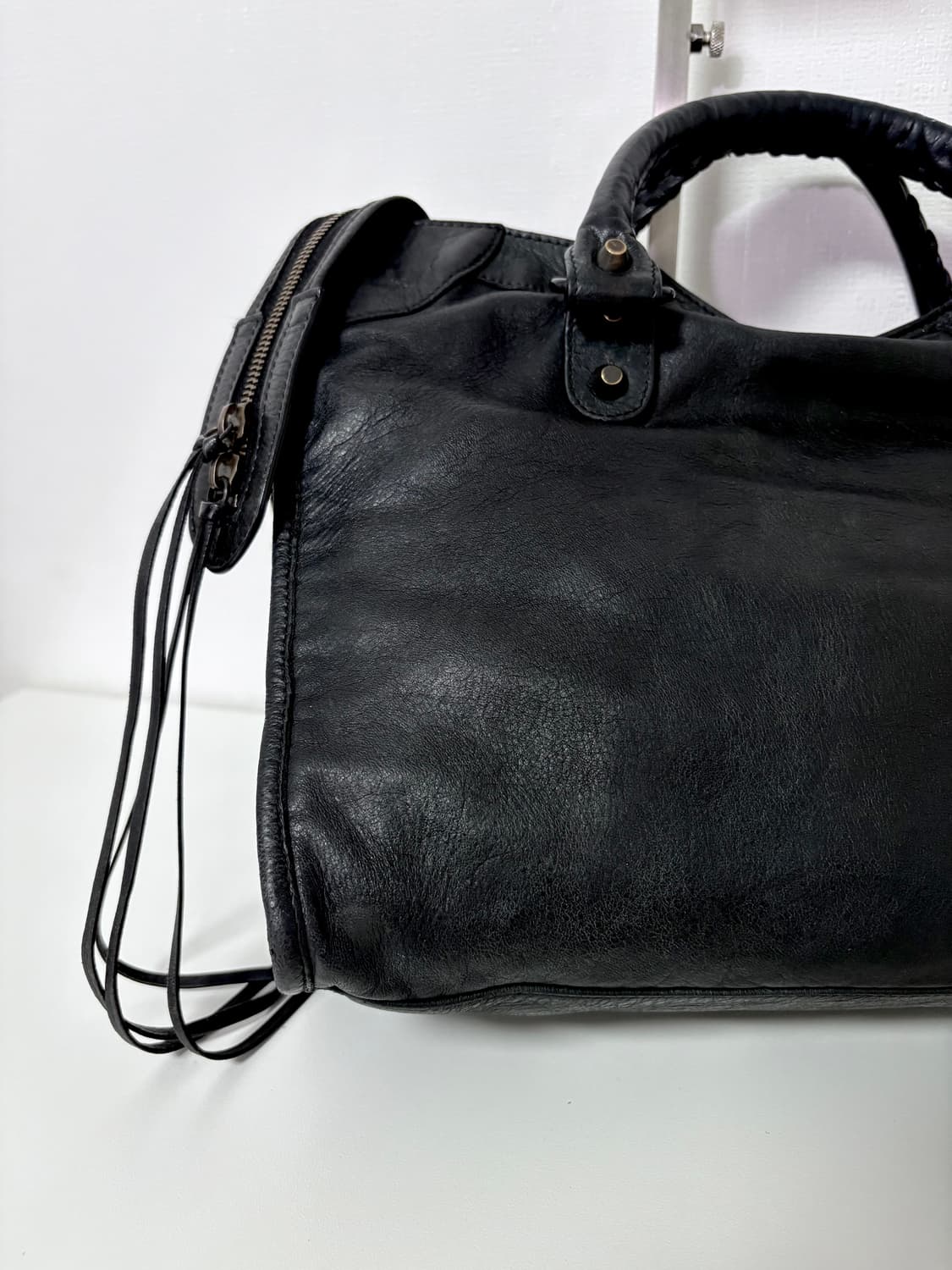 발렌시아가 시티 모터백 블랙 미디움 상품이미지6