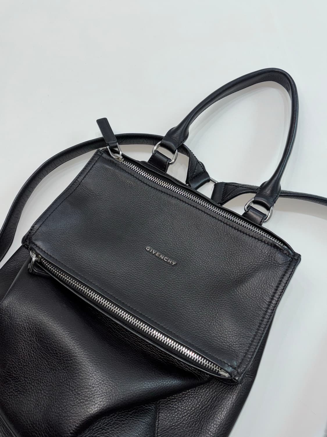 Givenchy 지방시 블랙컬러 레더 백팩 상품이미지5