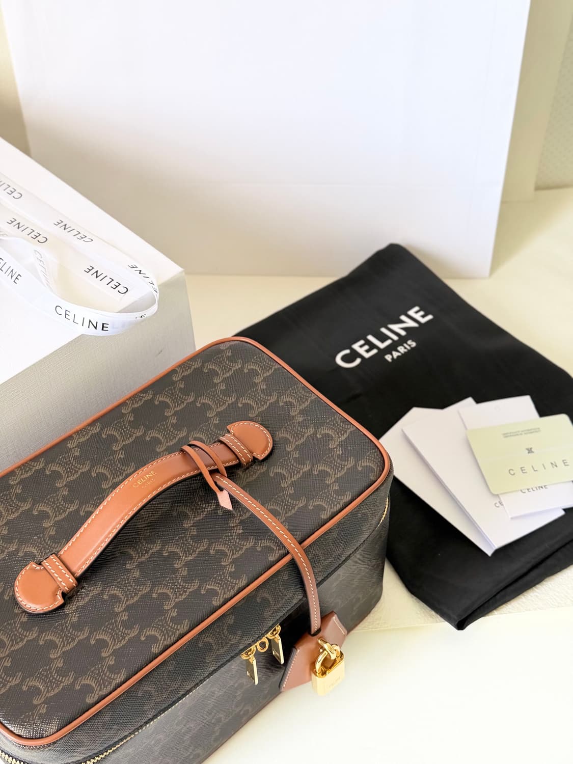 셀린느 트리옹프 베니티 케이스 상품이미지4