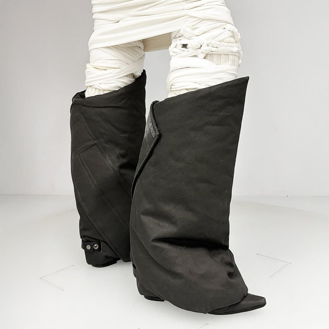 (260) 25AW 모듈웻지힐 + 디테쳐블 오버레이 - 롱 / 블랙 상품이미지1