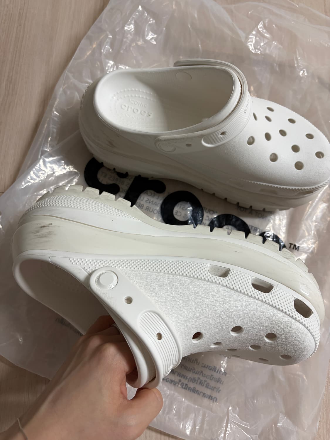 크록스 클래식 메가 크러쉬 클로그 화이트 w8 상품이미지5
