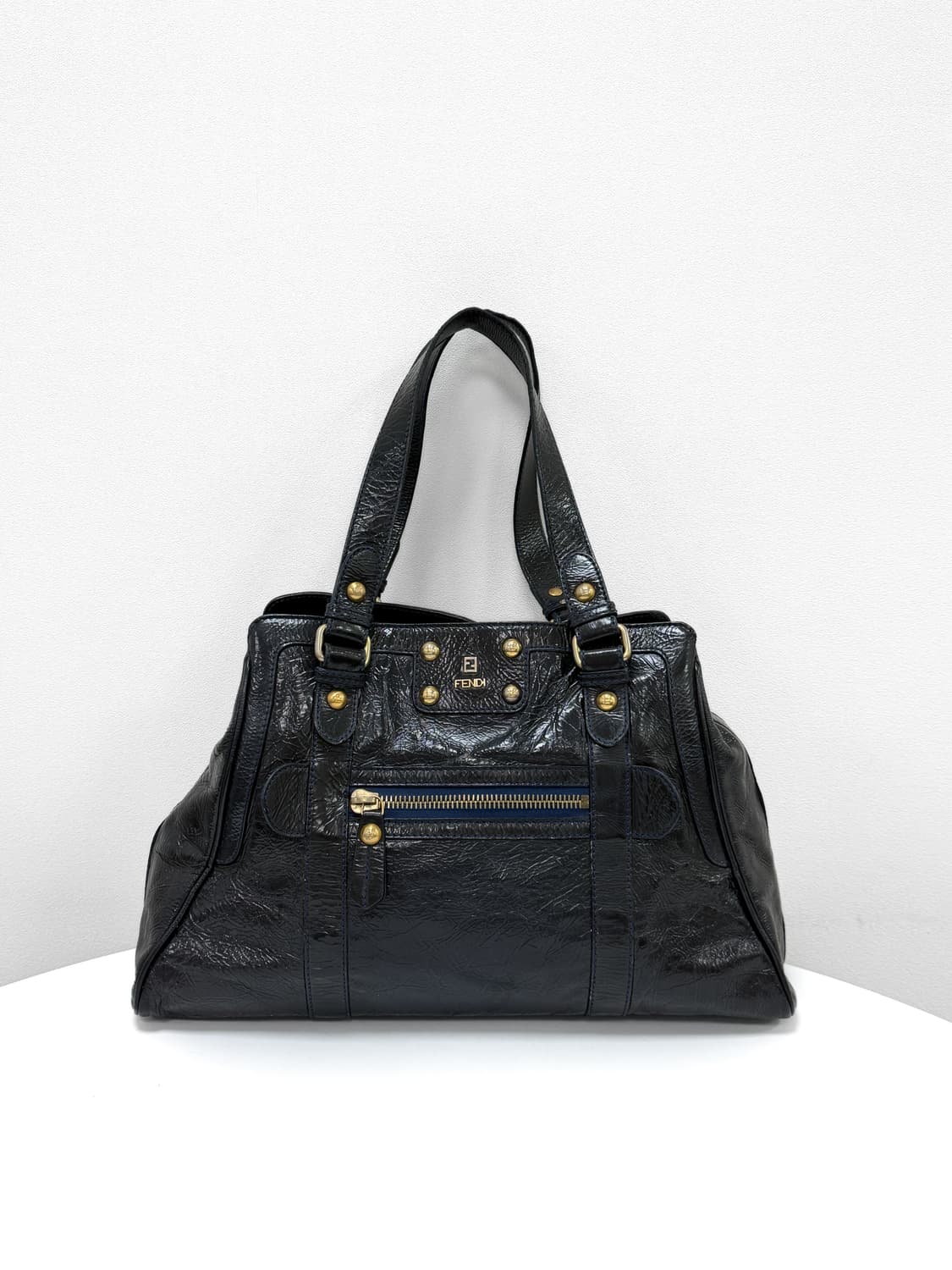 펜디 블랙 샤인 레더 스터드 숄더백 상품이미지1