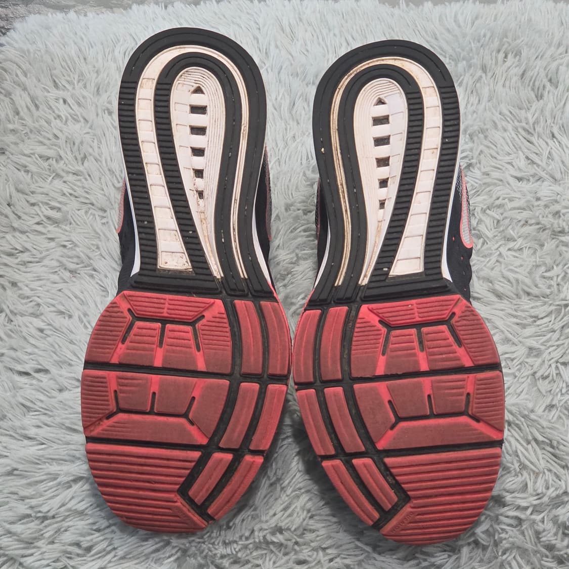 3q-21:나이키 줌 스트럭처 18 블랙 핑크 러닝화 (245mm) 상품이미지9