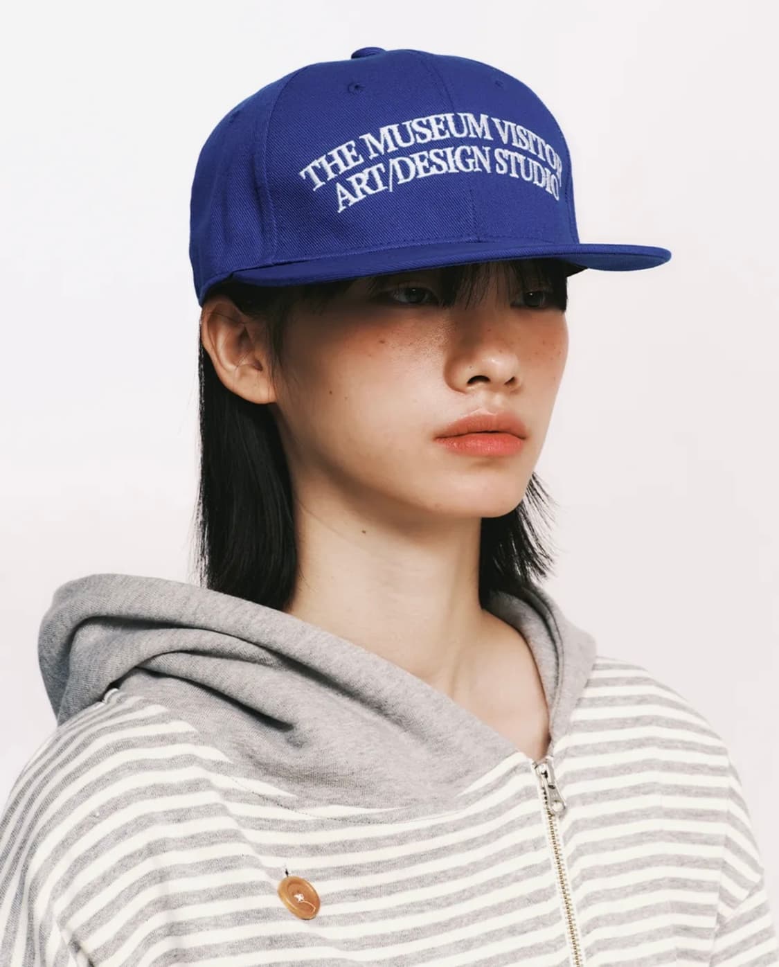 더뮤지엄비지터 RABBIT EMBROIDERY CAP (BLUE) 상품이미지3