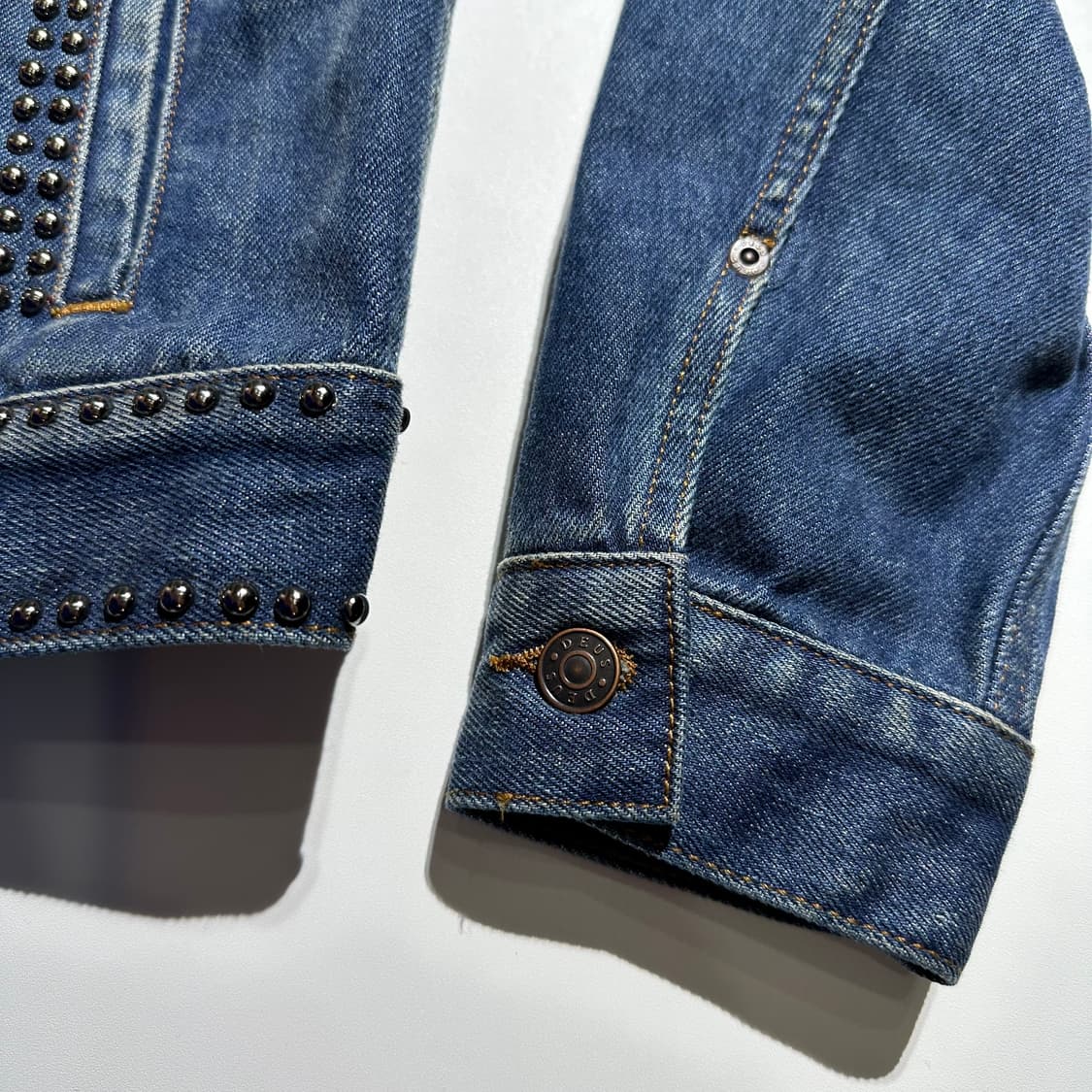 데우스 엑스 마키나 스터드 데님 트러커 자켓 상품이미지5