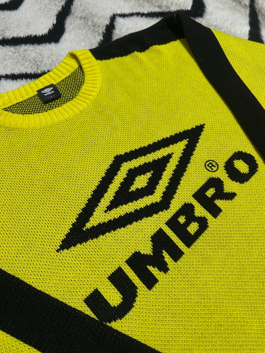 [M]엄브로 오버핏 빅로고 헤비울 니트 상품이미지1