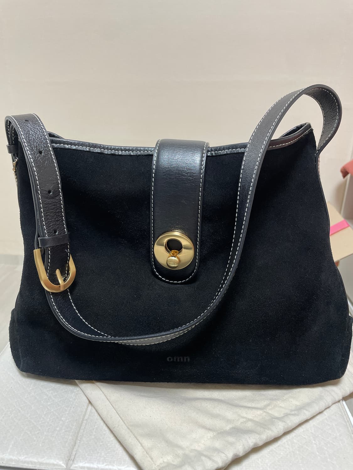 옴니포턴트 모멘텀 토트백 블랙 스웨이드 상품이미지1