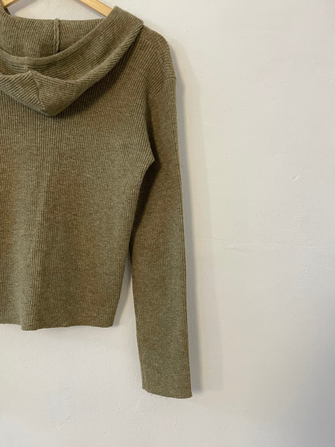 에잇세컨즈 버튼 니트 후디  상품이미지9