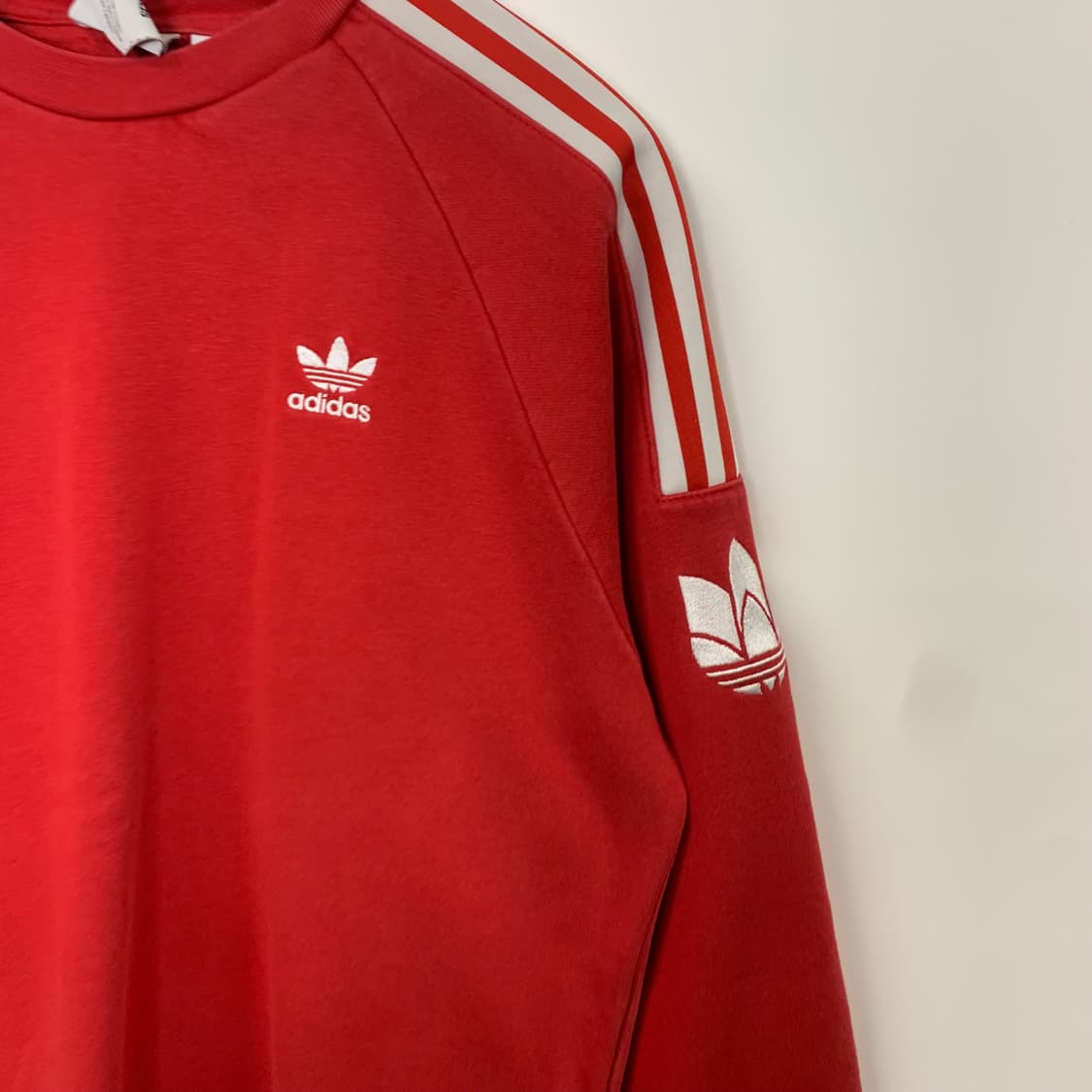 아디다스 사이드라인 레드 맨투맨  상품이미지3