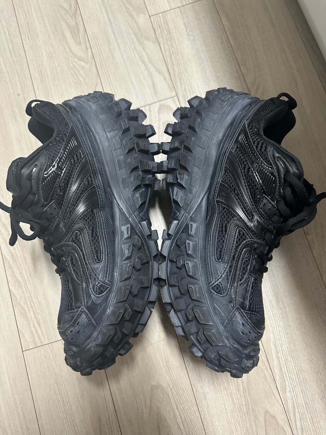 발렌시아가 디펜더 상품이미지2