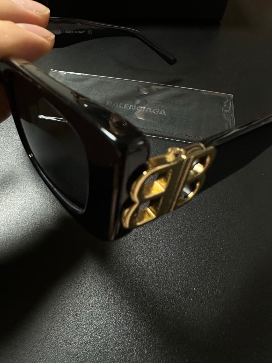 발렌시아가 BB 로고 블랙 선글라스 상품이미지1