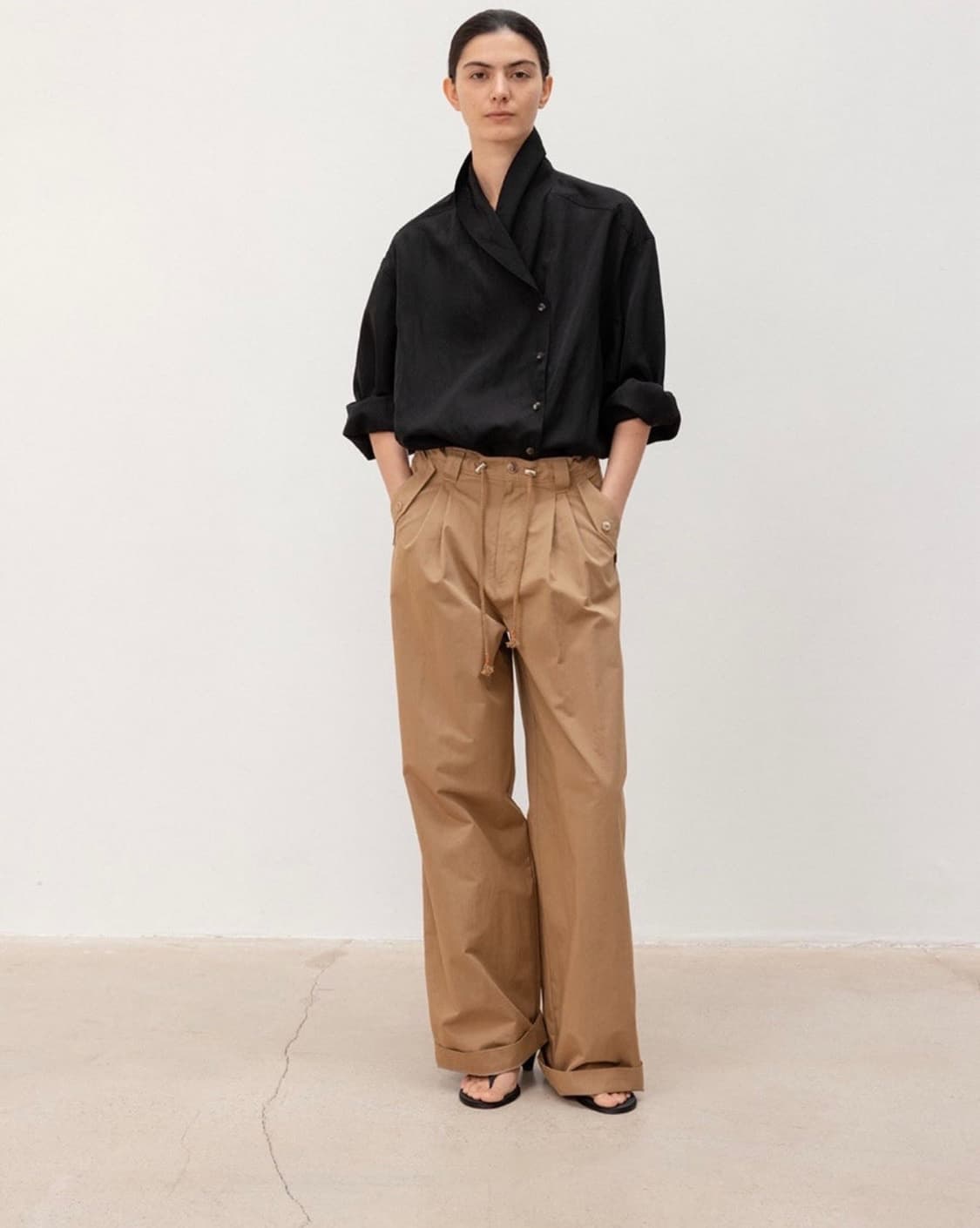 문달 Middle Strap Pants in Camel 상품이미지1