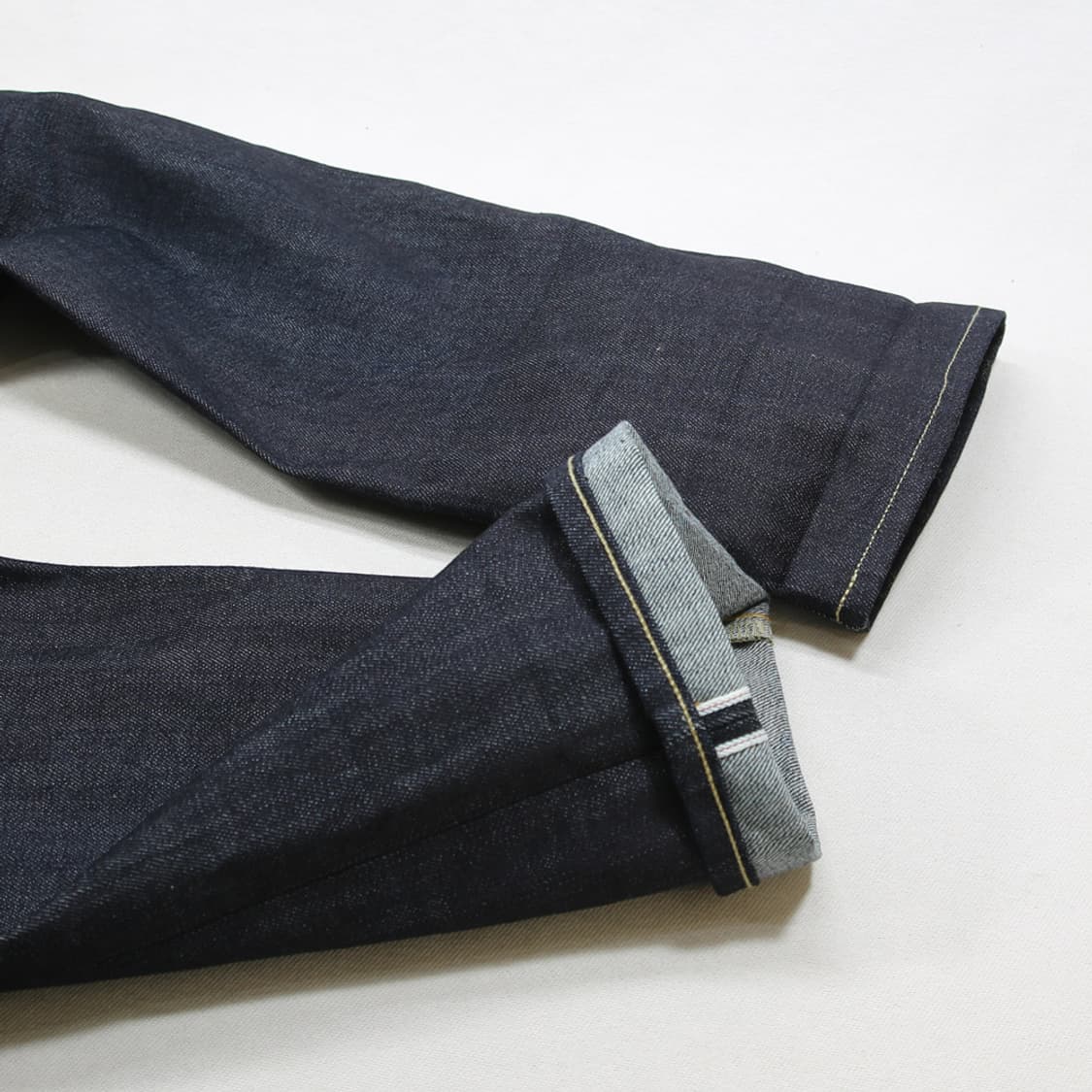 (착용컷) 유니클로 셀비지 진 (남성용 33.5) 상품이미지9