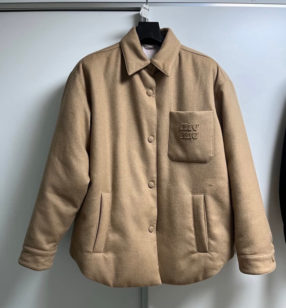 미우미우 카멜헤어 패디드 패딩 셔츠 자켓 상품이미지1